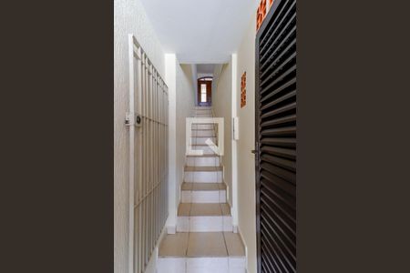 Casa à venda com 130m², 3 quartos e 2 vagas Casa à venda com 130m², 3 quartos e 2 vagasEscada