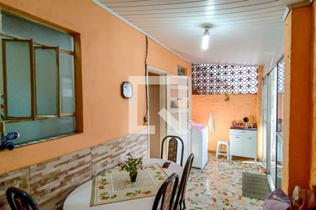 Casa à venda com 240m², 3 quartos e sem vagaarea de serviço