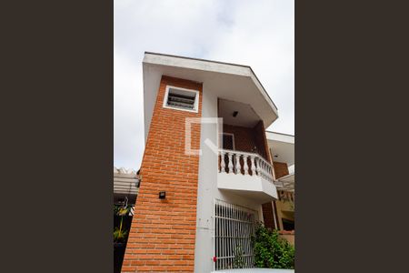 Casa à venda com 130m², 3 quartos e 3 vagas Casa à venda com 130m², 3 quartos e 3 vagasFachada