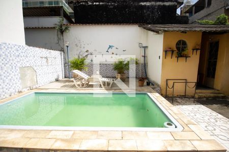 Casa à venda com 110m², 2 quartos e 3 vagas Casa à venda com 110m², 2 quartos e 3 vagasQuintal