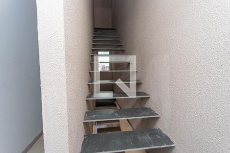 Casa para alugar com 35m², 1 quarto e sem vaga Casa para alugar com 35m², 1 quarto e sem vagaEscada de entrada