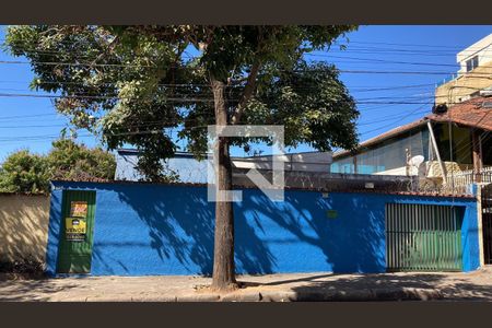 Casa à venda com 163m², 5 quartos e 4 vagasFachada