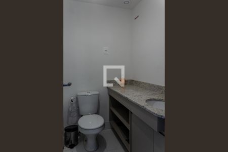 Banheiro de kitnet/studio para alugar com 1 quarto, 27m² em Partenon, Porto Alegre