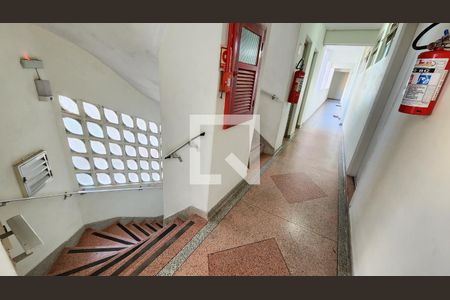 Apartamento para alugar com 62m², 2 quartos e 1 vagaEscada