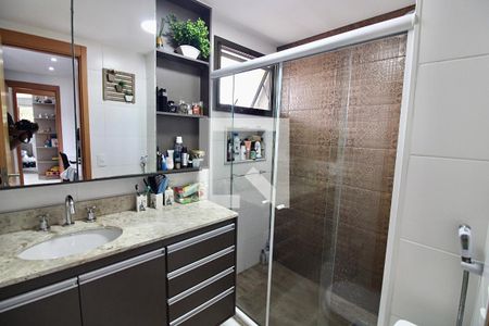 Apartamento à venda com 125m², 4 quartos e 2 vagas Apartamento à venda com 125m², 4 quartos e 2 vagasBanheiro da Suíte 2