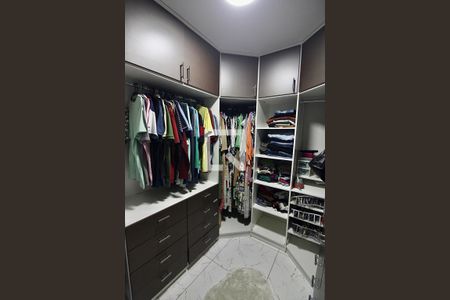 Apartamento à venda com 125m², 4 quartos e 2 vagas Apartamento à venda com 125m², 4 quartos e 2 vagasCloset da suíte 2
