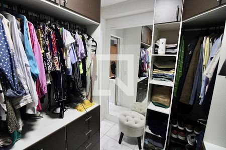 Apartamento à venda com 125m², 4 quartos e 2 vagas Apartamento à venda com 125m², 4 quartos e 2 vagasCloset da suíte 2