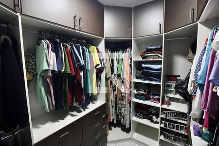 Apartamento à venda com 125m², 4 quartos e 2 vagas Apartamento à venda com 125m², 4 quartos e 2 vagasCloset da suíte 2