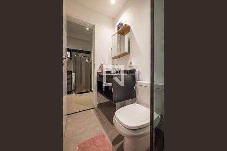 Banheiro de kitnet/studio para alugar com 1 quarto, 32m² em Pinheiros, São Paulo