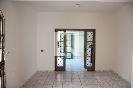 Sala 2 de casa para alugar com 6 quartos, 300m² em Umuarama, Uberlândia