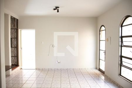 Sala 2 de casa para alugar com 6 quartos, 300m² em Umuarama, Uberlândia