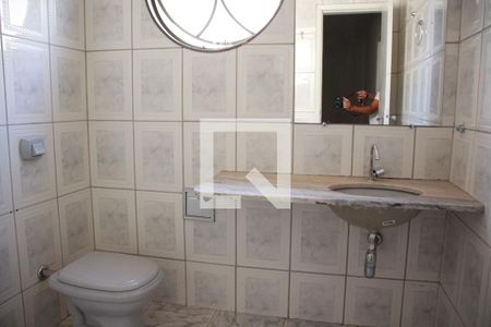 Casa para alugar com 300m², 6 quartos e 6 vagasBanheiro 1