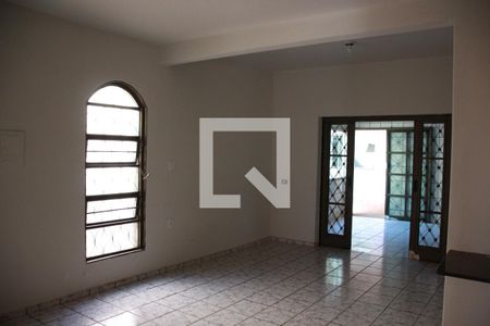Sala 2 de casa para alugar com 6 quartos, 300m² em Umuarama, Uberlândia