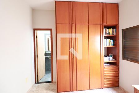 Casa para alugar com 200m², 4 quartos e 4 vagasSuíte 2