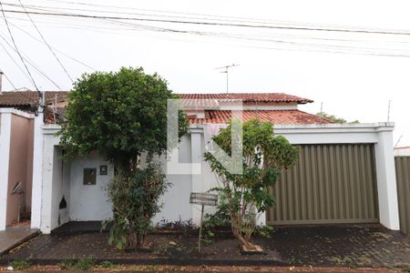 Casa para alugar com 200m², 4 quartos e 4 vagasFachada