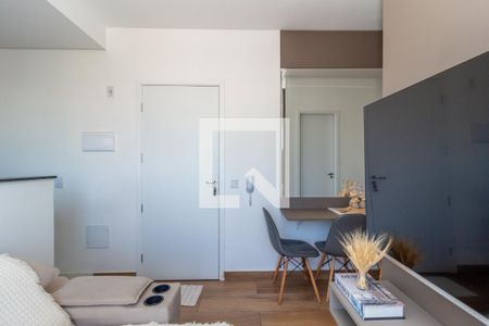 Sala de apartamento para alugar com 2 quartos, 38m² em Chácara Seis de Outubro, São Paulo