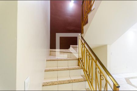 Escada de casa para alugar com 4 quartos, 220m² em Chácara Inglesa, São Paulo