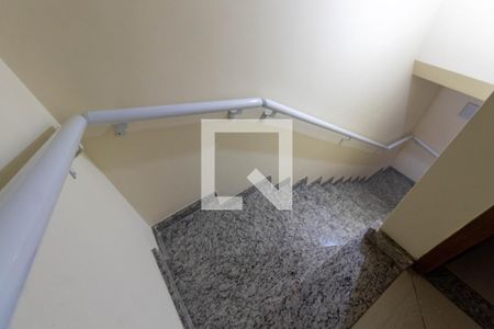 Casa de condomínio à venda com 50m², 2 quartos e 1 vagaEscada