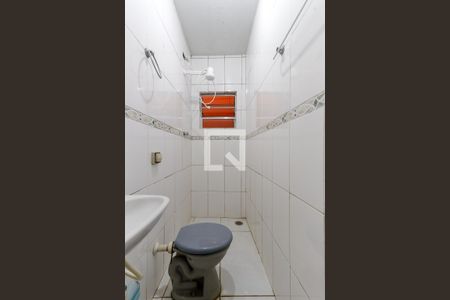 Banheiro de casa para alugar com 2 quartos, 40m² em Conjunto Habitacional Jova Rural, São Paulo