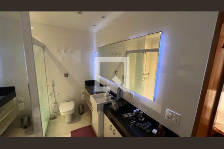 Apartamento à venda com 170m², 3 quartos e 2 vagas Apartamento à venda com 170m², 3 quartos e 2 vagasBanheiro da Suíte