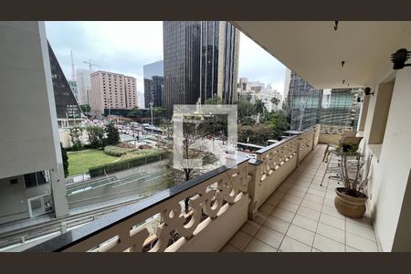 Apartamento à venda com 170m², 3 quartos e 2 vagas Apartamento à venda com 170m², 3 quartos e 2 vagasVaranda