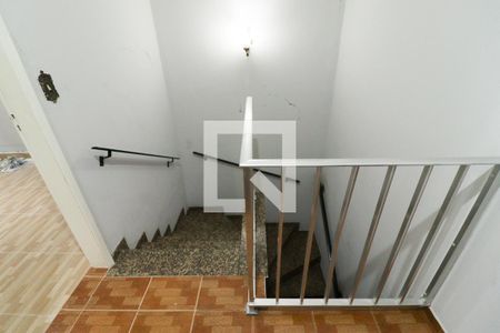 Casa para alugar com 220m², 4 quartos e 4 vagasEscada