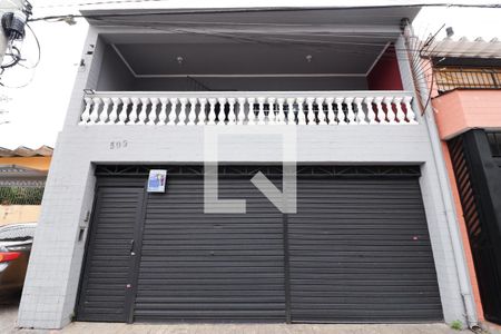 Casa para alugar com 220m², 4 quartos e 4 vagasFachada