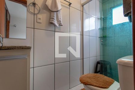 Banheiro da Suíte de casa para alugar com 2 quartos, 130m² em Granja Werneck, Belo Horizonte