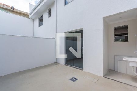 Casa à venda com 90m², 3 quartos e 1 vaga Casa à venda com 90m², 3 quartos e 1 vagaÁrea de Serviço - Quintal