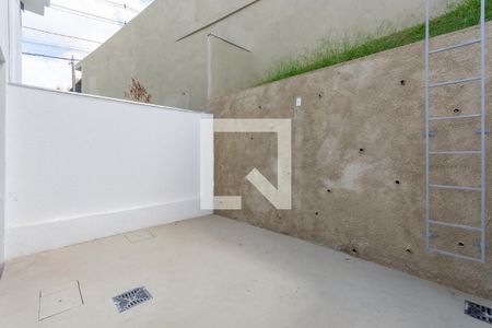 Casa à venda com 90m², 3 quartos e 1 vaga Casa à venda com 90m², 3 quartos e 1 vagaÁrea de Serviço - Quintal