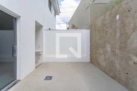 Casa à venda com 90m², 3 quartos e 1 vaga Casa à venda com 90m², 3 quartos e 1 vagaÁrea de Serviço - Quintal