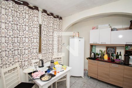 Casa à venda com 250m², 3 quartos e 4 vagas Casa à venda com 250m², 3 quartos e 4 vagascozinha