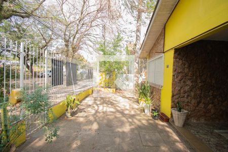 Casa à venda com 250m², 3 quartos e 4 vagas Casa à venda com 250m², 3 quartos e 4 vagaspátio frente