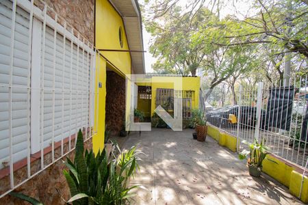 Casa à venda com 250m², 3 quartos e 4 vagas Casa à venda com 250m², 3 quartos e 4 vagaspátio frente