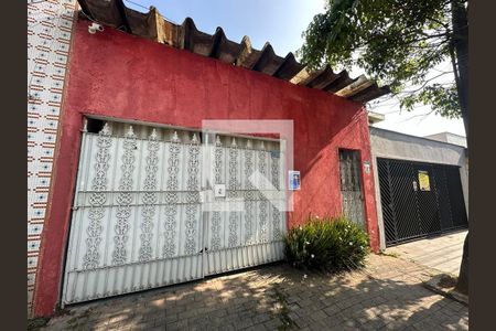 Casa à venda com 195m², 4 quartos e 2 vagas Casa à venda com 195m², 4 quartos e 2 vagasFachada