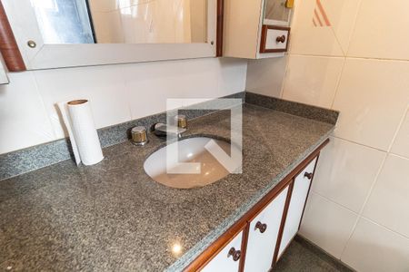 Apartamento à venda com 186m², 4 quartos e 3 vagasBanheiro da Suíte 1