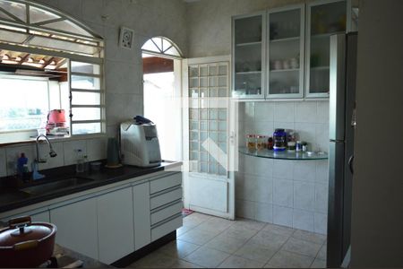 Casa à venda com 708m², 3 quartos e 3 vagasCozinha