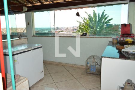 Casa à venda com 708m², 3 quartos e 3 vagasÁrea de Serviço
