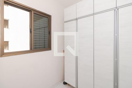 Apartamento à venda com 180m², 4 quartos e 2 vagas Apartamento à venda com 180m², 4 quartos e 2 vagasQuarto de Serviço