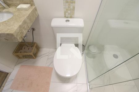 Casa à venda com 129m², 3 quartos e 5 vagasBanheiro Quarto 1