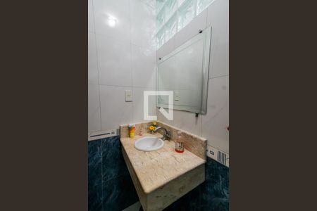 Casa à venda com 338m², 3 quartos e 2 vagasBanheiro