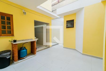 Casa à venda com 338m², 3 quartos e 2 vagasQuintal