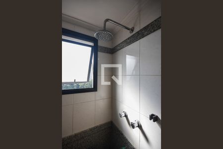 Apartamento à venda com 178m², 3 quartos e 3 vagasChuveiro do banheiro da suíte 2