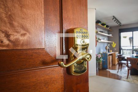 Apartamento à venda com 178m², 3 quartos e 3 vagasFechadura eletrônica