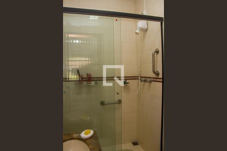 Casa de condomínio à venda com 375m², 4 quartos e 1 vagaBanheiro da Suíte 02