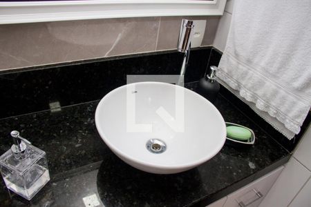 Banheiro Social - 1º Piso de casa de condomínio à venda com 4 quartos, 375m² em Lins de Vasconcelos, Rio de Janeiro