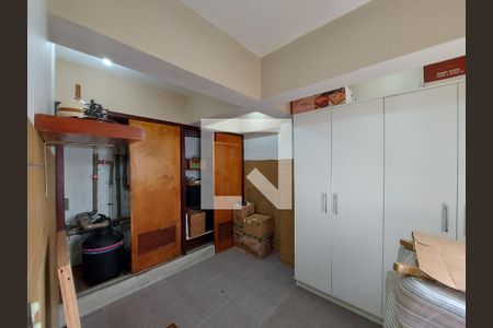 Casa de condomínio à venda com 375m², 4 quartos e 1 vagaQuarto de Serviço - 2º Andar