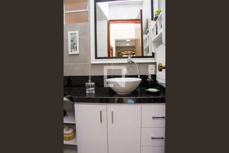 Banheiro Social - 1º Piso de casa de condomínio à venda com 4 quartos, 375m² em Lins de Vasconcelos, Rio de Janeiro