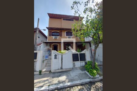 Casa de condomínio à venda com 375m², 4 quartos e 1 vagaFachada da Casa