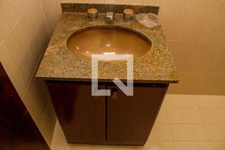 Casa de condomínio à venda com 375m², 4 quartos e 1 vagaBanheiro da Suíte 01